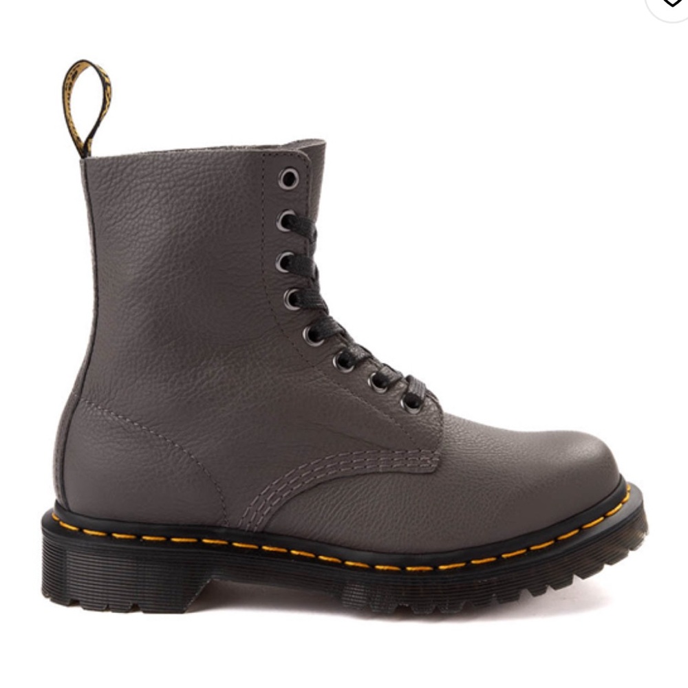 🆕Dr. Martens Gray boots size 9